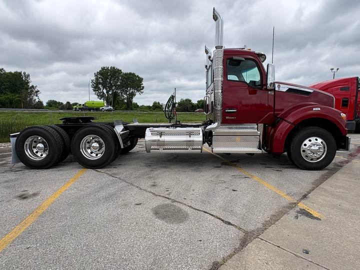 2027 Kenworth T880S Day Cab, exterior photo 6