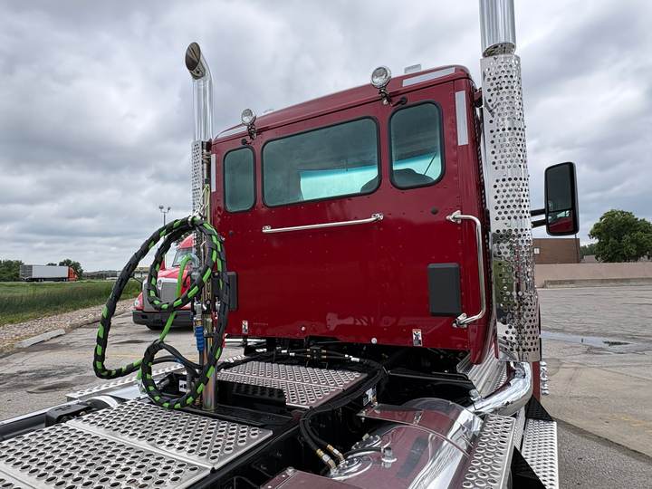2027 Kenworth T880S Day Cab, exterior photo 7