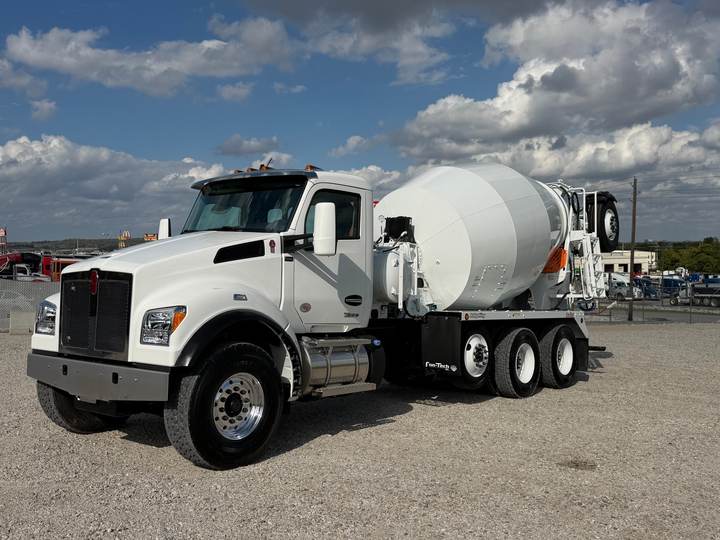 2027 Kenworth T880S Mixer Truck, exterior photo 2