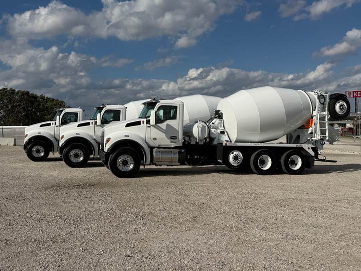 2027 Kenworth T880S Mixer Truck, exterior photo 4