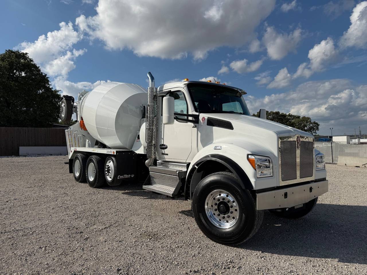 2027 Kenworth T880S Mixer Truck, exterior photo 1
