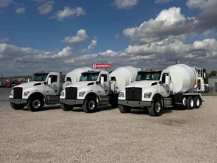 2027 Kenworth T880S Mixer Truck, exterior photo 3