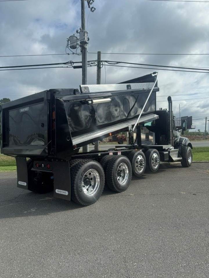 2027 Kenworth T880S Quad Axle Dump Truck, exterior photo 3