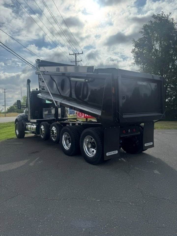2027 Kenworth T880S Quad Axle Dump Truck, exterior photo 4