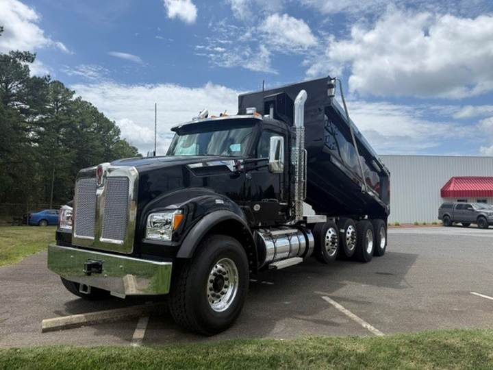 2027 Kenworth T880S Quad Axle Dump Truck, exterior photo 5