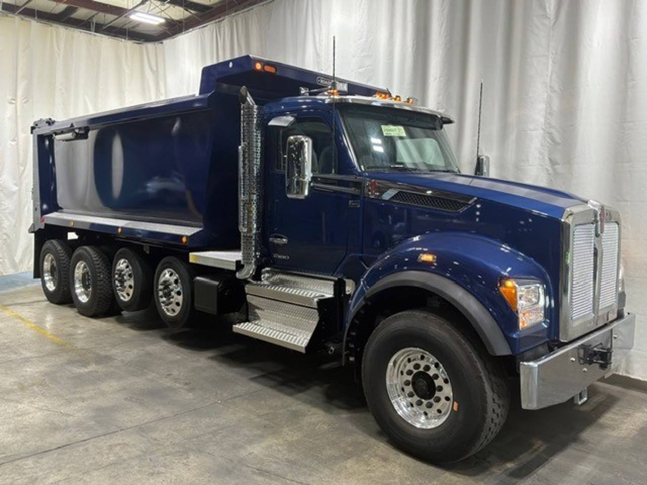 2027 Kenworth T880S Quad Axle Dump Truck, exterior photo 1