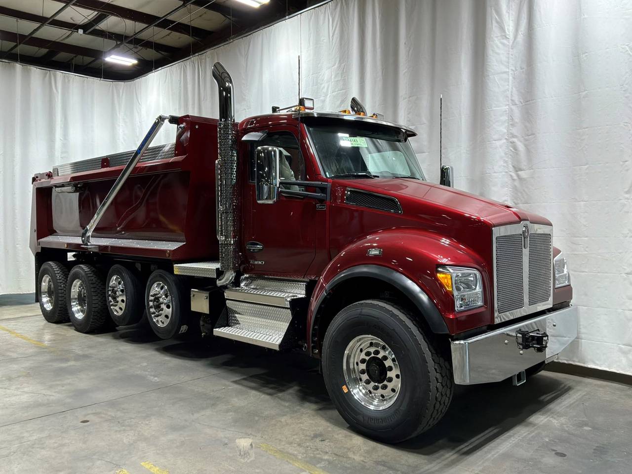 2027 Kenworth T880S Quad Axle Dump Truck, exterior photo 1
