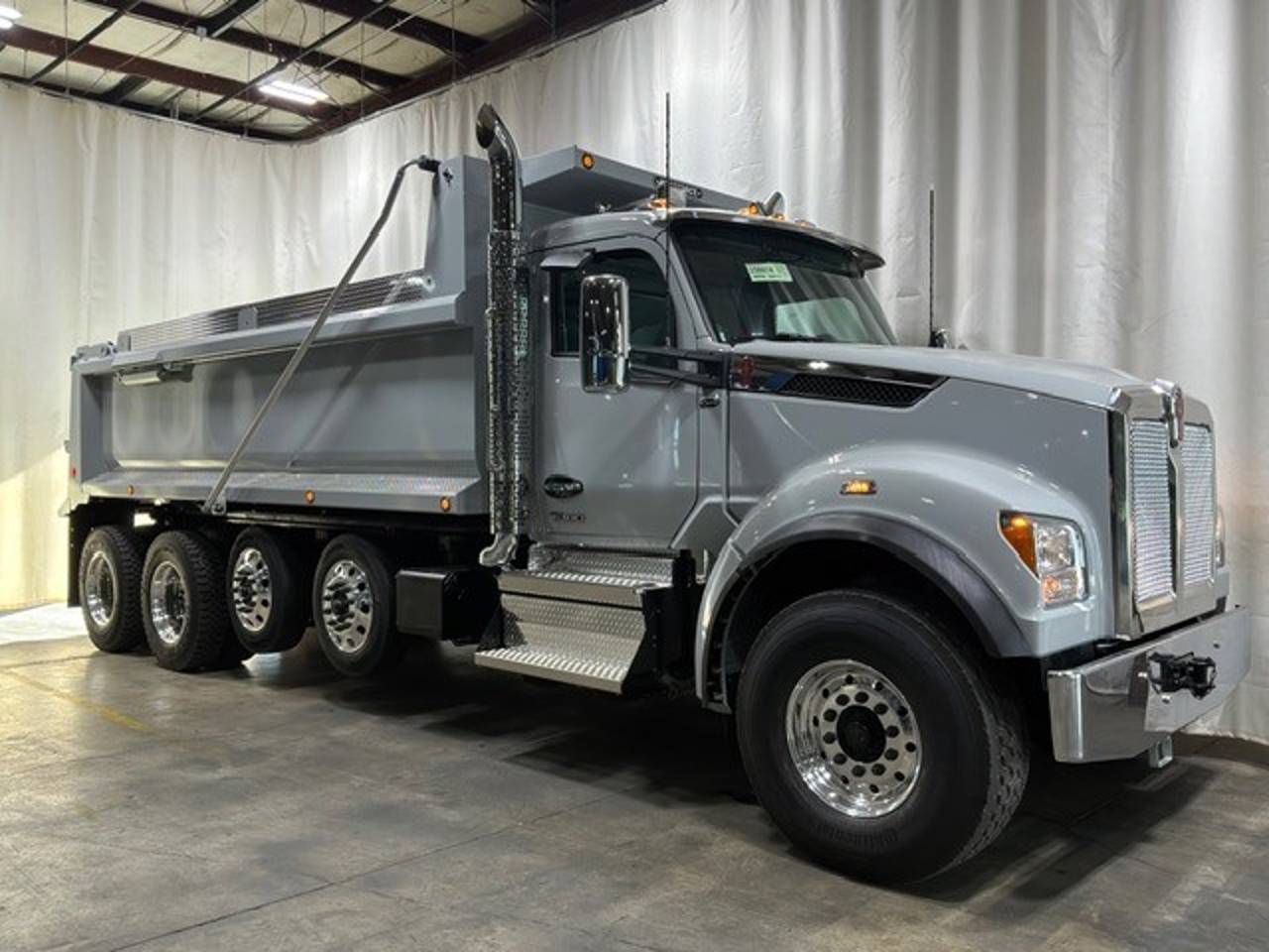2027 Kenworth T880S Quad Axle Dump Truck, exterior photo 1