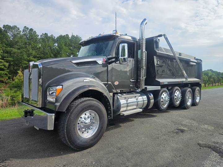 2027 Kenworth T880S Quad Axle Dump Truck, exterior photo 2