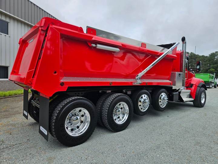 2027 Kenworth T880S Quad Axle Dump Truck, exterior photo 2