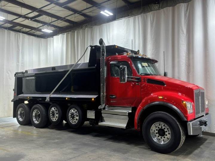 2027 Kenworth T880S Quad Axle Dump Truck, exterior photo 1