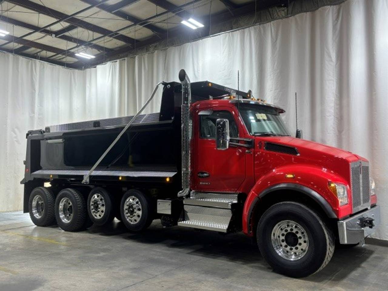 2027 Kenworth T880S Quad Axle Dump Truck, exterior photo 1