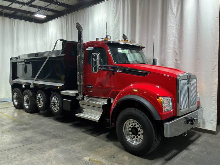 2027 Kenworth T880S Quad Axle Dump Truck, exterior photo 1