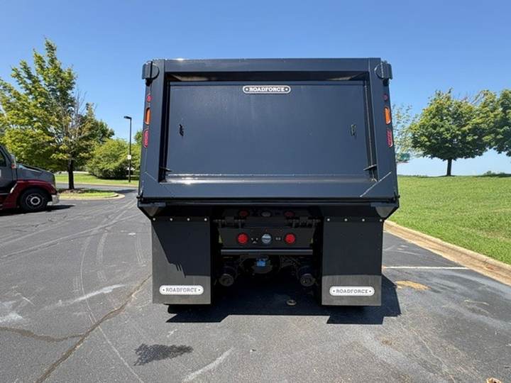 2027 Kenworth T880S Quad Axle Dump Truck, exterior photo 3