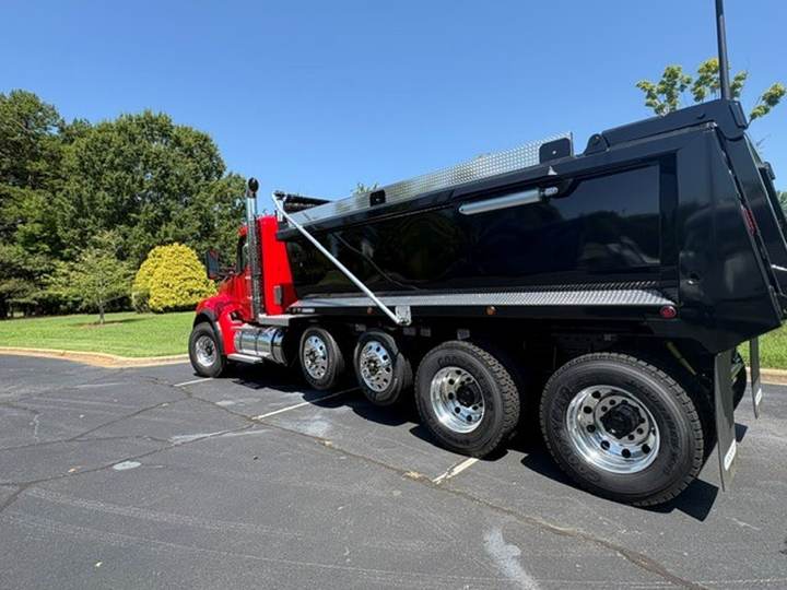 2027 Kenworth T880S Quad Axle Dump Truck, exterior photo 4