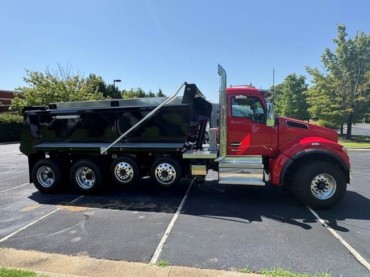 2027 Kenworth T880S Quad Axle Dump Truck, exterior photo 7