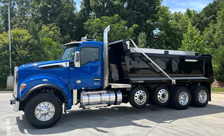 2027 Kenworth T880S Quad Axle Dump Truck, exterior photo 2