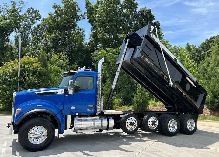 2027 Kenworth T880S Quad Axle Dump Truck, exterior photo 3