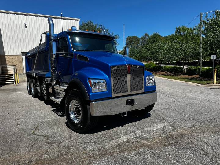 2027 Kenworth T880S Quad Axle Dump Truck, exterior photo 1