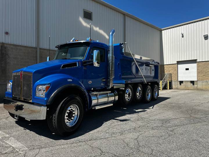 2027 Kenworth T880S Quad Axle Dump Truck, exterior photo 2