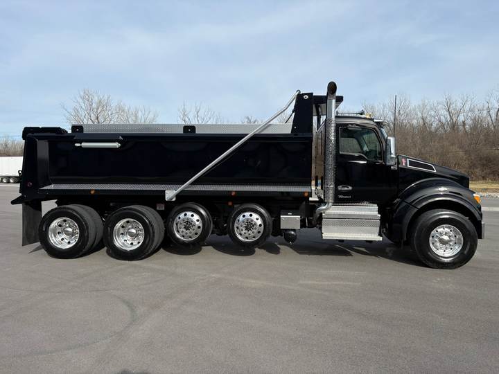 2027 Kenworth T880S Quad Axle Dump Truck, exterior photo 4