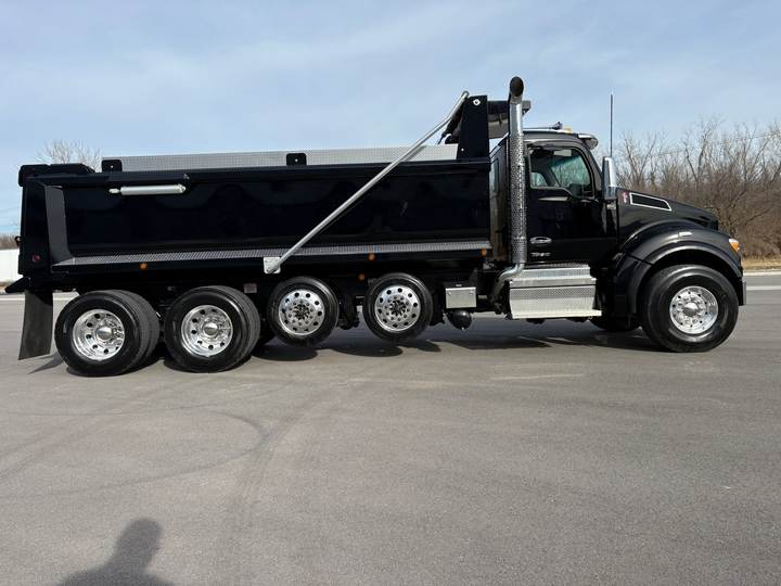 2027 Kenworth T880S Quad Axle Dump Truck, exterior photo 6