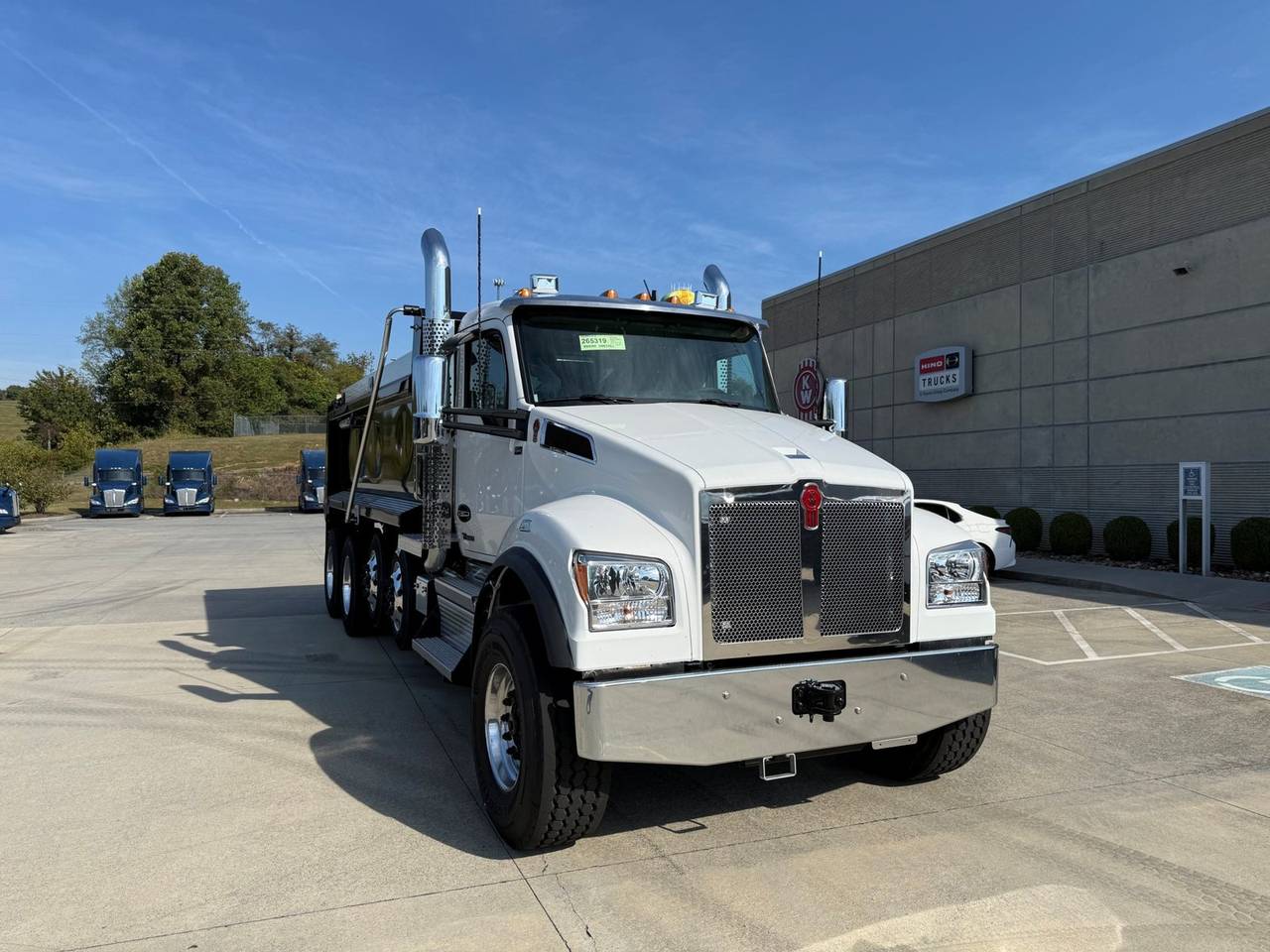 2027 Kenworth T880S Quad Axle Dump Truck, exterior photo 1