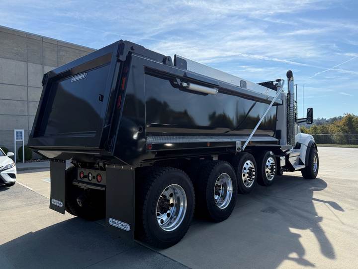2027 Kenworth T880S Quad Axle Dump Truck, exterior photo 3