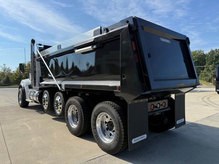 2027 Kenworth T880S Quad Axle Dump Truck, exterior photo 4