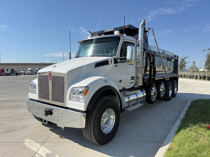 2027 Kenworth T880S Quad Axle Dump Truck, exterior photo 2
