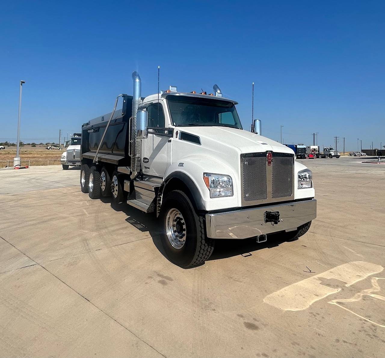 2027 Kenworth T880S Quad Axle Dump Truck, exterior photo 1