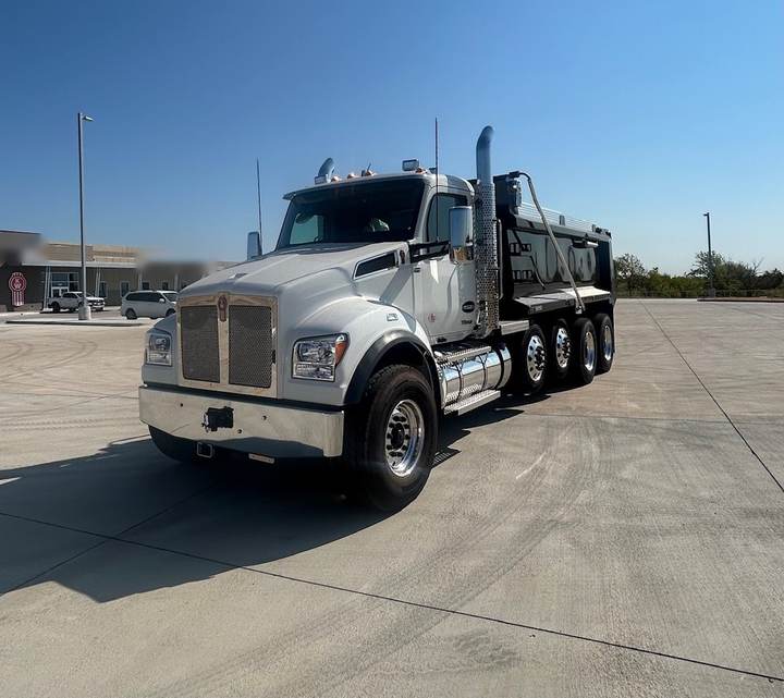 2027 Kenworth T880S Quad Axle Dump Truck, exterior photo 2