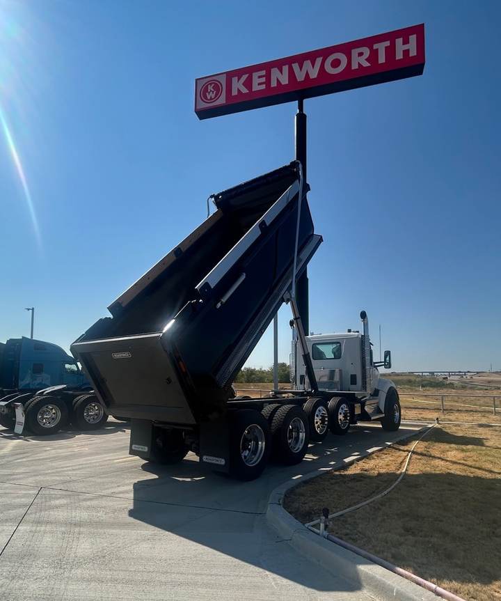 2027 Kenworth T880S Quad Axle Dump Truck, exterior photo 4