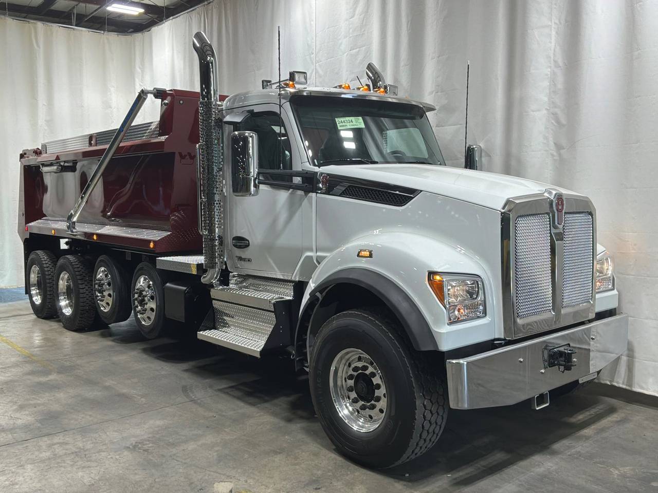 2027 Kenworth T880S Quad Axle Dump Truck, exterior photo 1