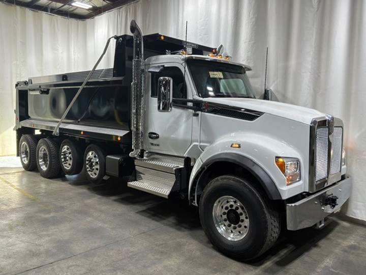 2027 Kenworth T880S Quad Axle Dump Truck, exterior photo 1