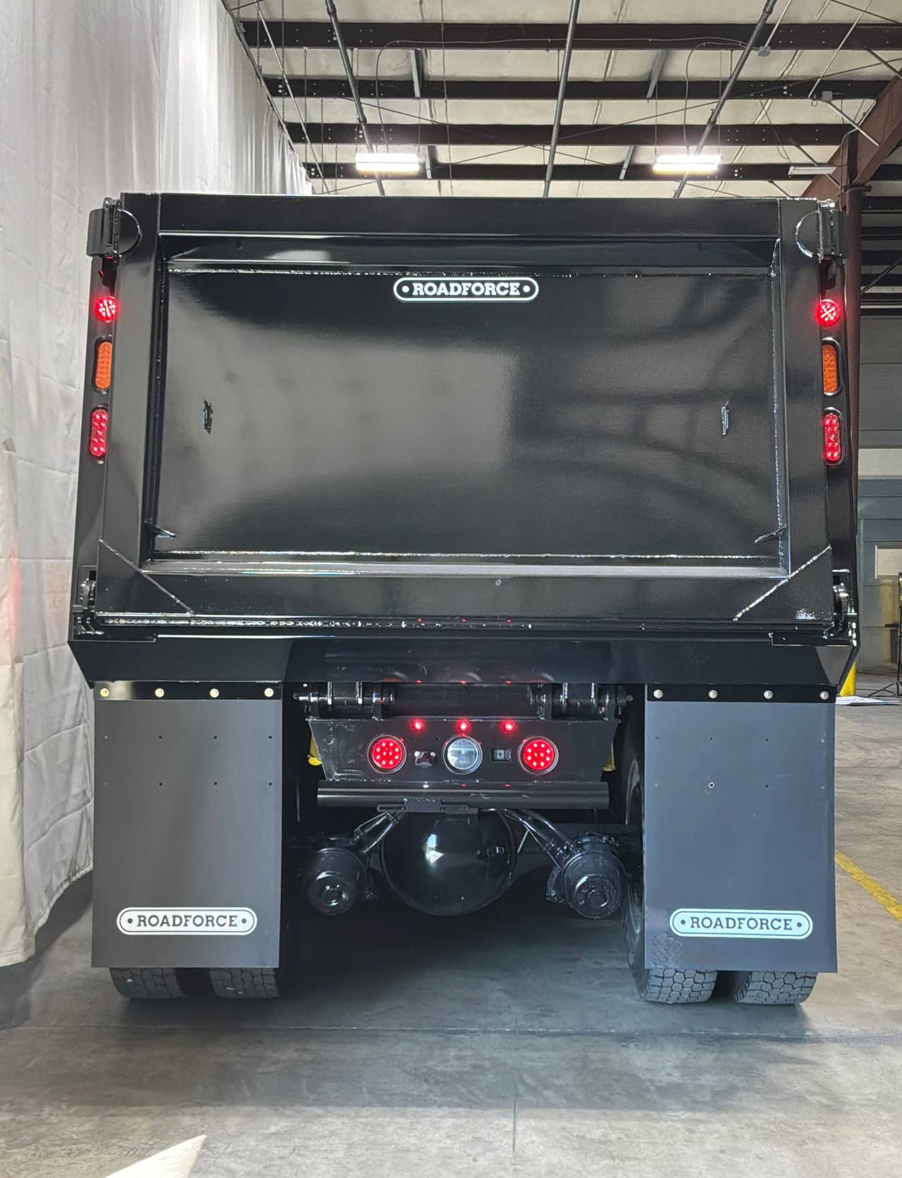 2027 Kenworth T880S Quad Axle Dump Truck, exterior photo 2
