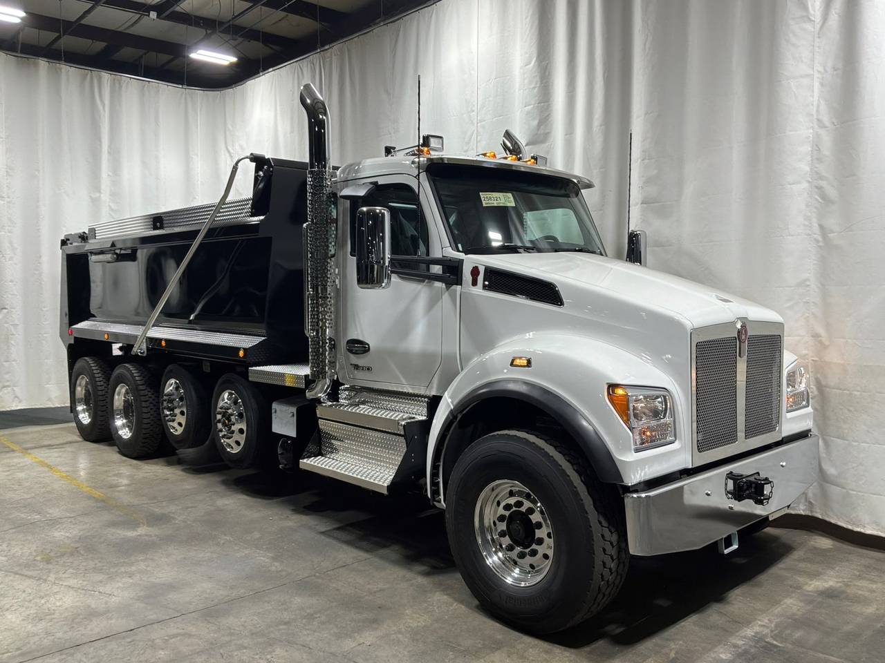 2027 Kenworth T880S Quad Axle Dump Truck, exterior photo 1