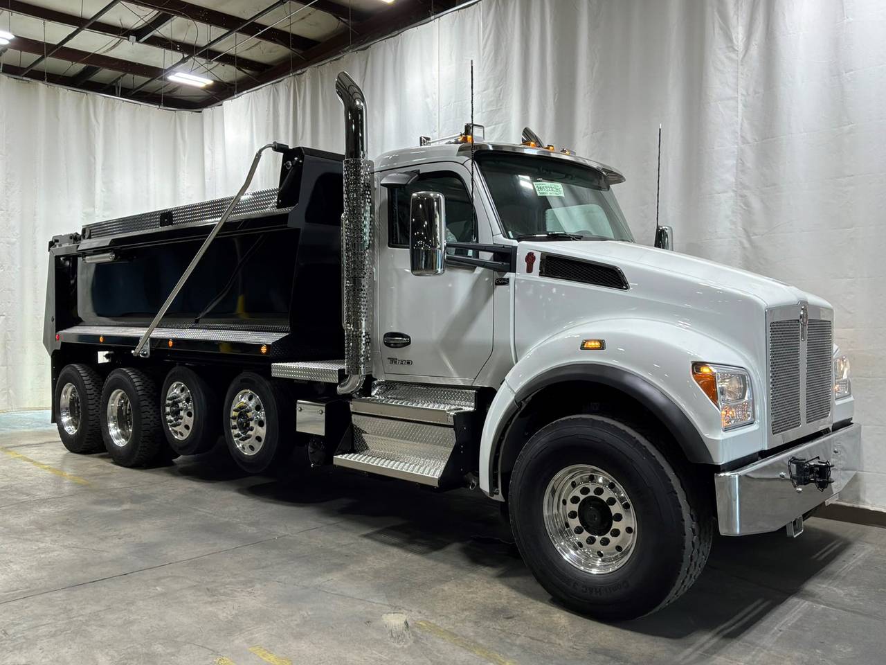 2027 Kenworth T880S Quad Axle Dump Truck, exterior photo 1