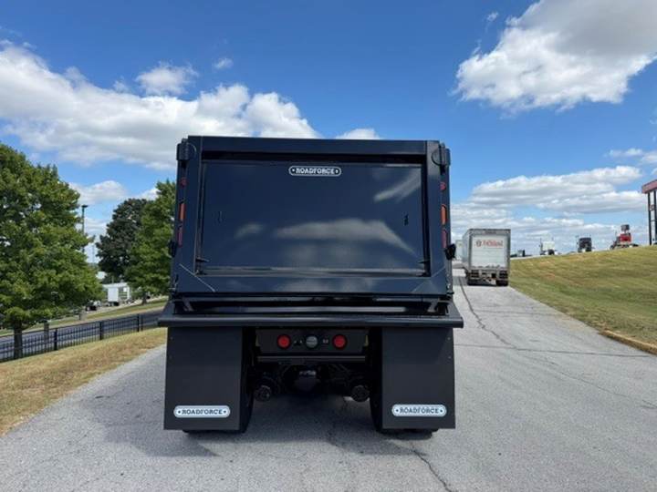 2027 Kenworth T880S Quad Axle Dump Truck, exterior photo 3