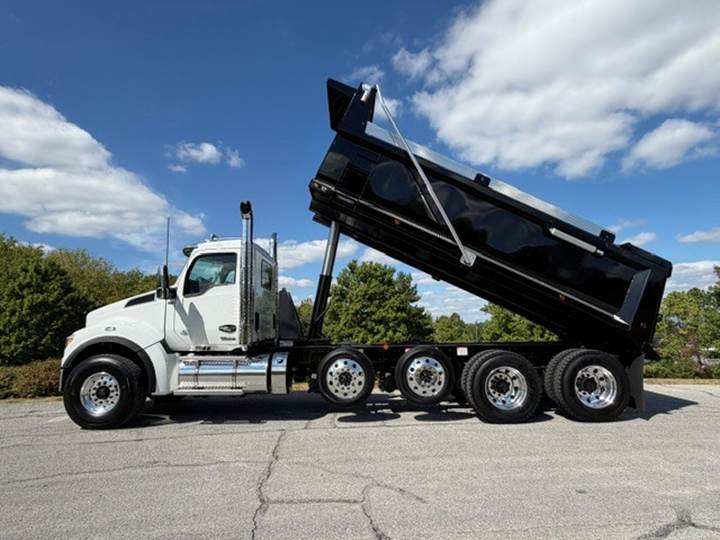 2027 Kenworth T880S Quad Axle Dump Truck, exterior photo 6
