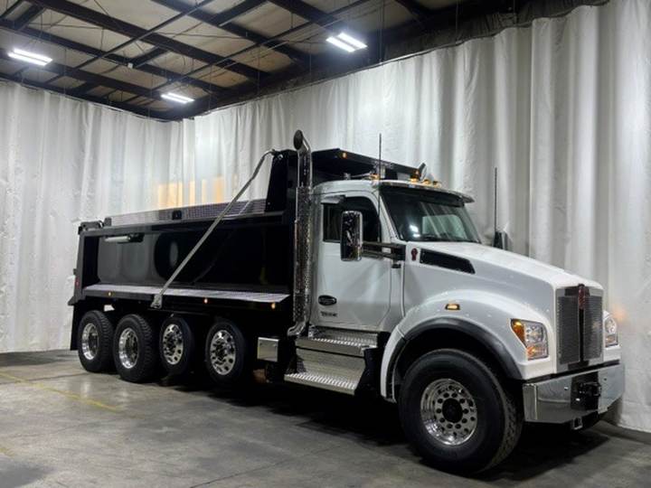 2027 Kenworth T880S Quad Axle Dump Truck, exterior photo 1