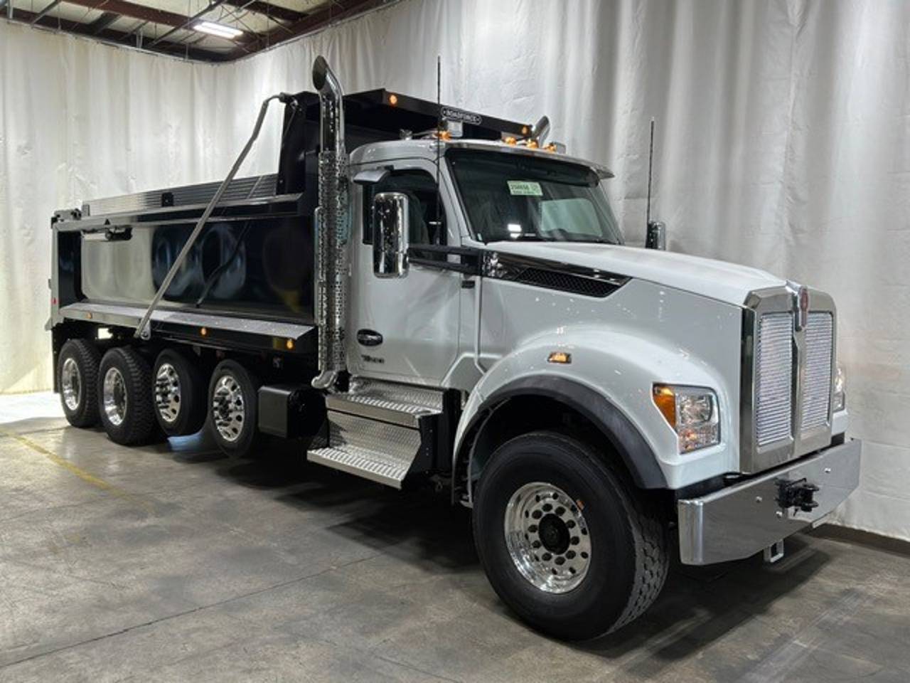 2027 Kenworth T880S Quad Axle Dump Truck, exterior photo 1