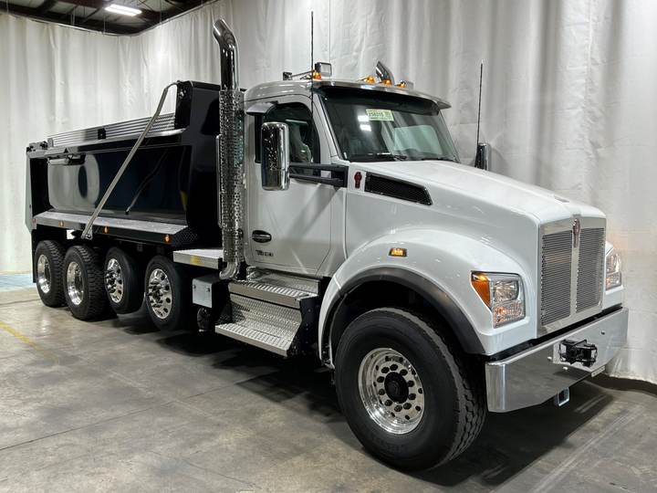 2027 Kenworth T880S Quad Axle Dump Truck, exterior photo 1