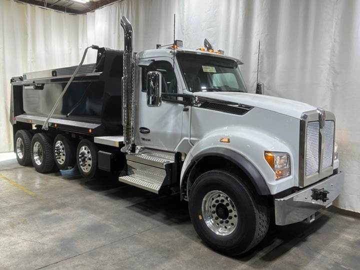 2027 Kenworth T880S Quad Axle Dump Truck, exterior photo 1