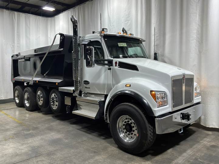 2027 Kenworth T880S Quad Axle Dump Truck, exterior photo 1