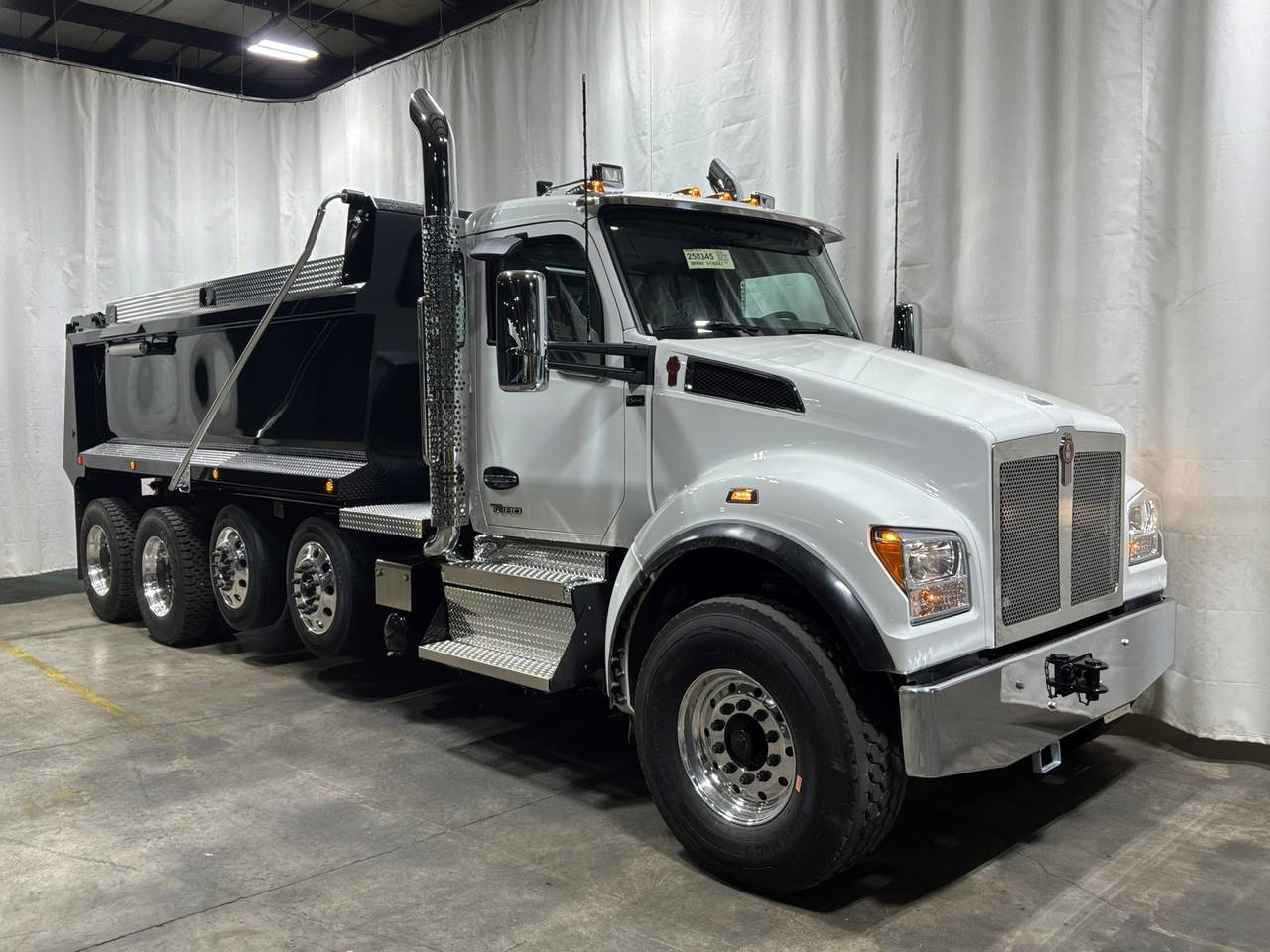 2027 Kenworth T880S Quad Axle Dump Truck, exterior photo 1