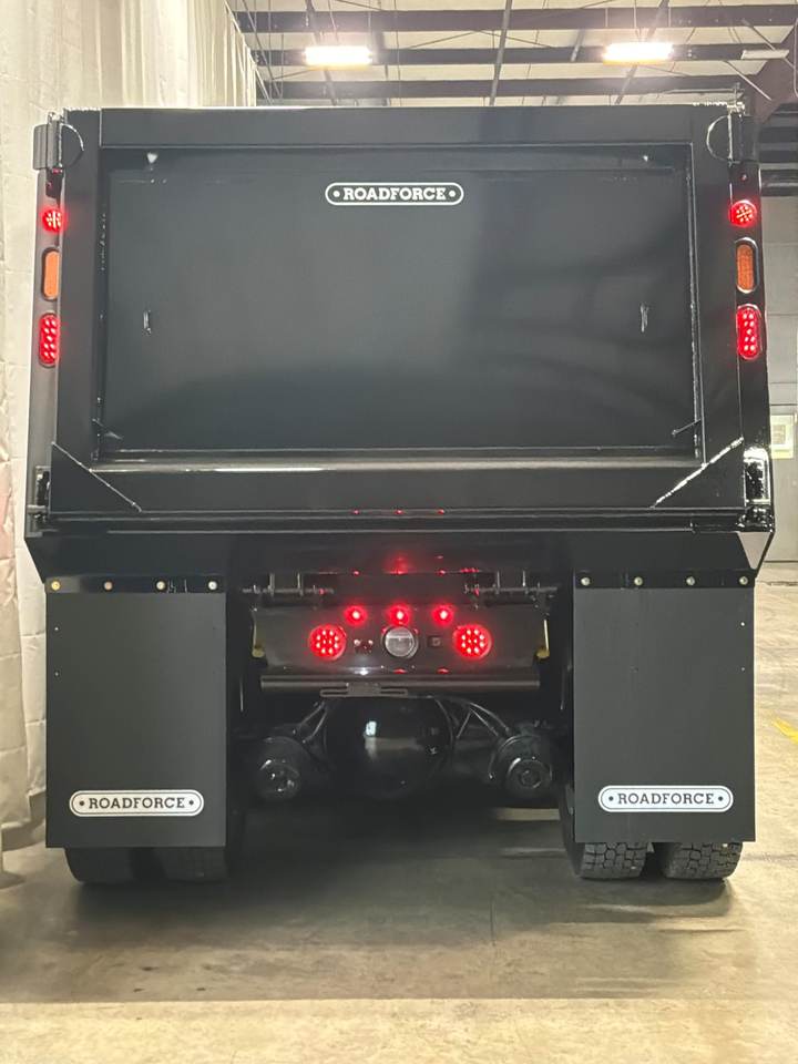 2027 Kenworth T880S Quad Axle Dump Truck, exterior photo 2