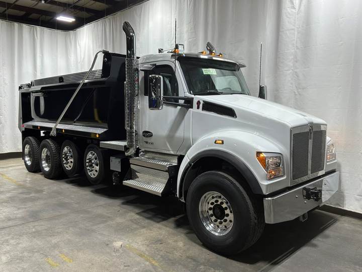 2027 Kenworth T880S Quad Axle Dump Truck, exterior photo 1