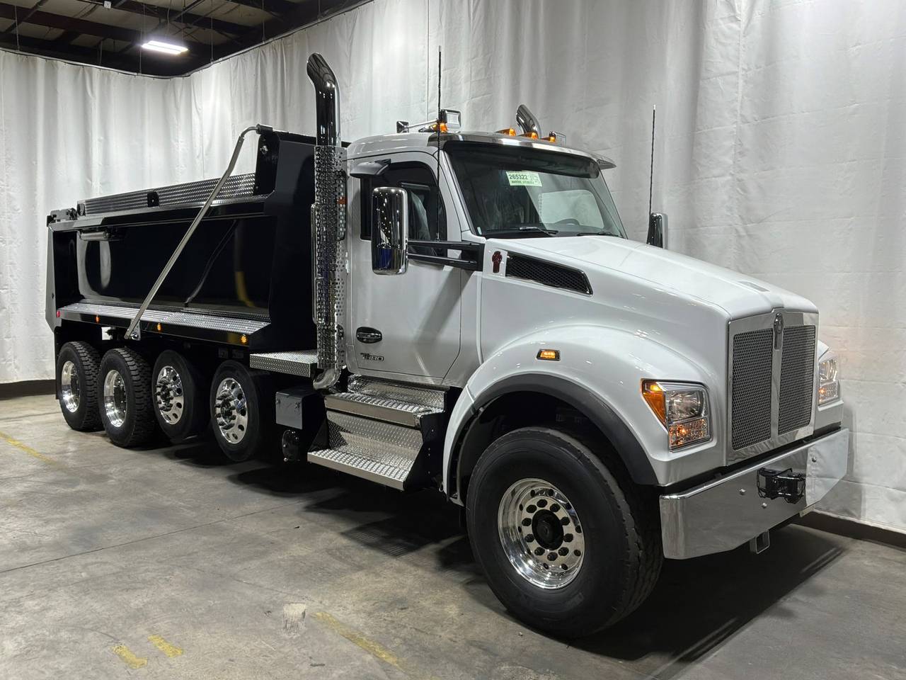 2027 Kenworth T880S Quad Axle Dump Truck, exterior photo 1