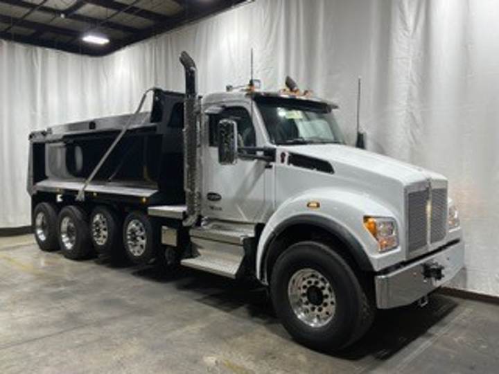 2027 Kenworth T880S Quad Axle Dump Truck, exterior photo 1